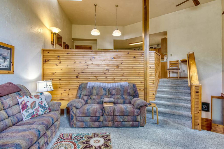 Room 3, Woods Child Cabin by Beyond Expectations With Hot Tub, Sevier