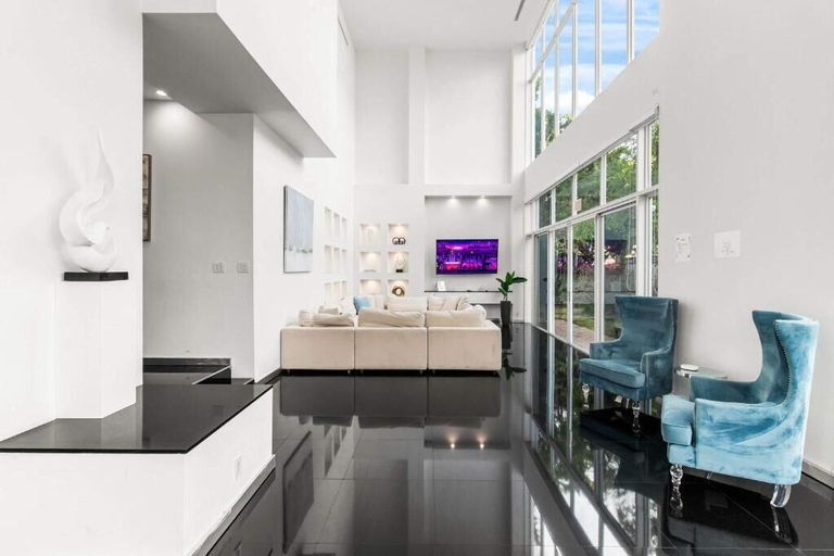 Lobby sitting area 1, Villa Bali Jacuzzi Pool Room, Broward