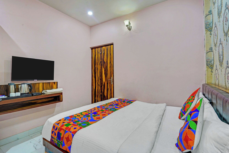 Room 5, Fabhotel Bharat, Varanasi