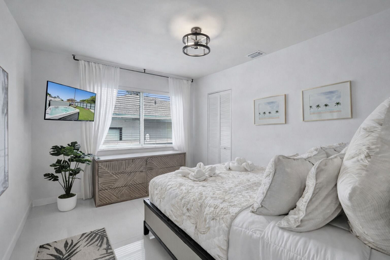 Room 4, The Island Shoes, Miami-Dade