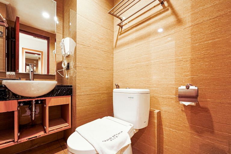 Bathroom 3, Sunerra Express Grand Viveana Bandung, Bandung