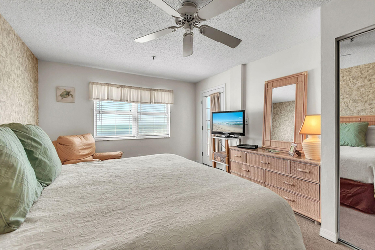 Room 2, Sea Breeze 704, Pinellas