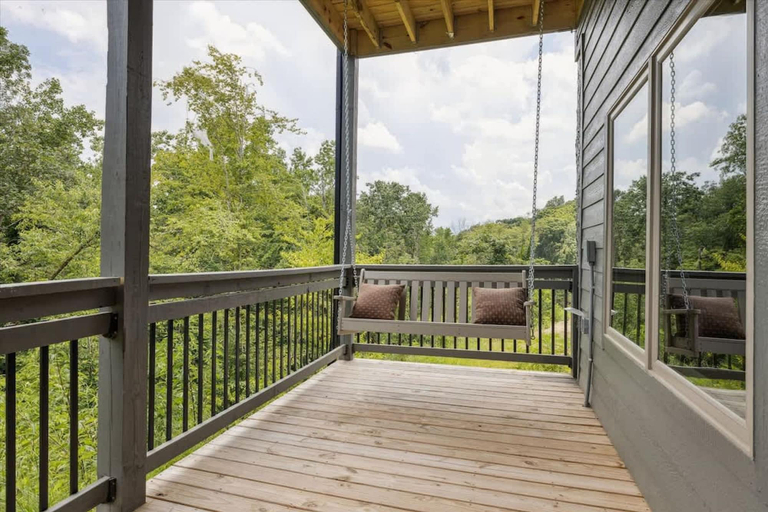 Room 5, Peak Pursuit by Beyond Expectations Mountain Home With Indoor Pool, Sevier