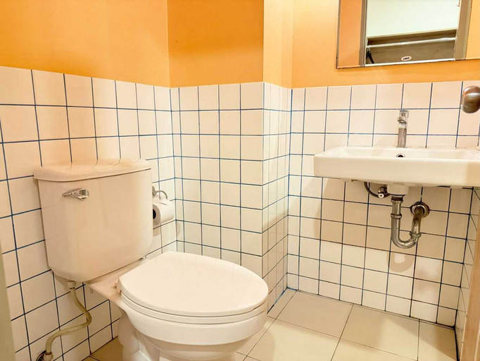 Bathroom 5, Collection O The Singha Chiangmai Hotel, Muang Chiang Mai