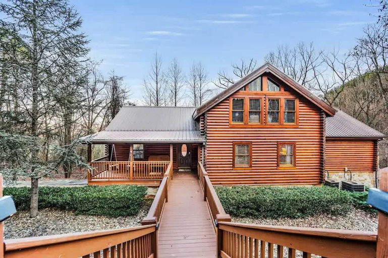 Room 1, Round Top Way Cabin by Beyond Expectations, Sevier
