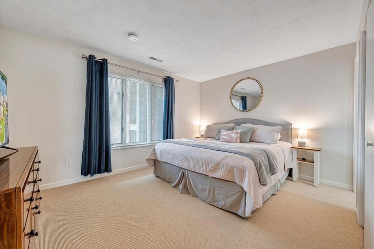 Room 3, Lake Vibes - Pet Friendly Lakefront Condo!, Franklin