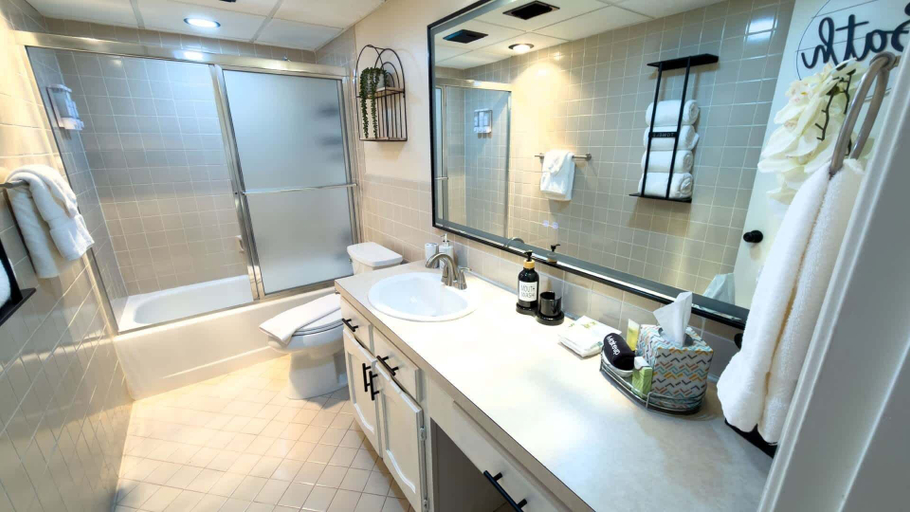 Bathroom 2, Direct Bayfront Sunsets - Boat Docks - Pool - Fish 2 Bedroom Apts, Cameron