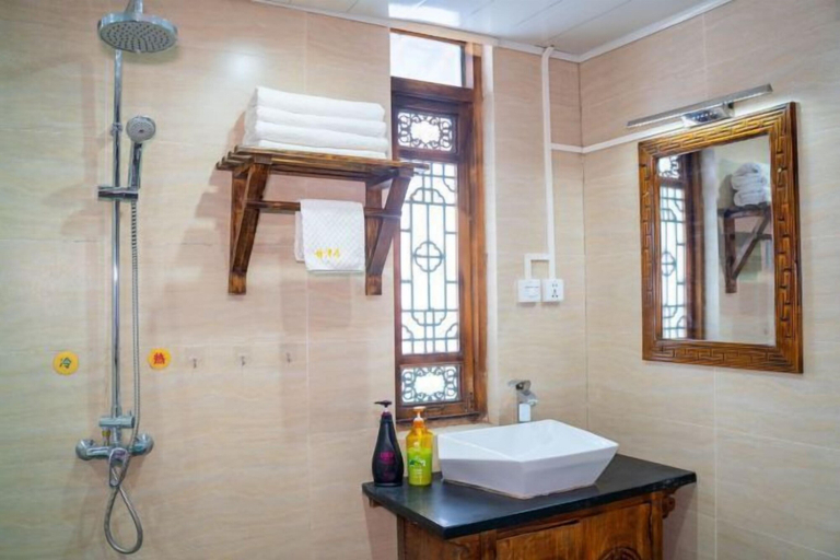 Bathroom 3, THREE WELLS INN, Lijiang