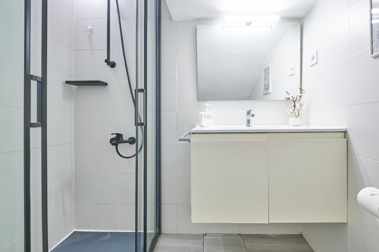 Bathroom 3, Apartamento Madrid centro Atocha, Madrid