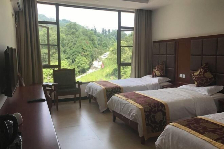 Bedroom 5, Mount Emei Feng Lin Yue Hotel, Leshan