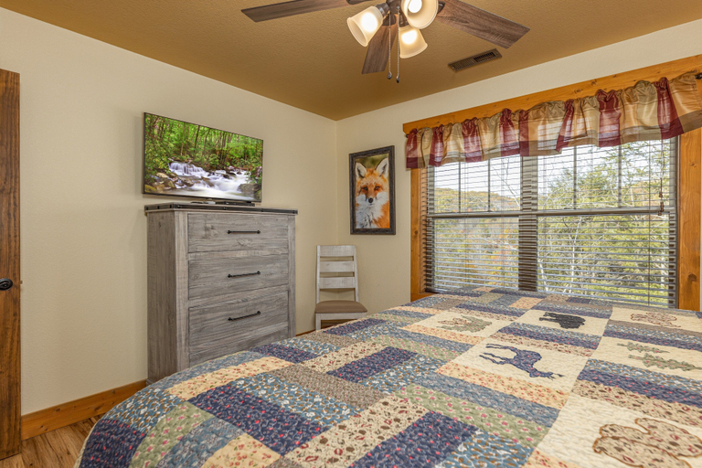 Bedroom 2, Sweet Baby James, Sevier