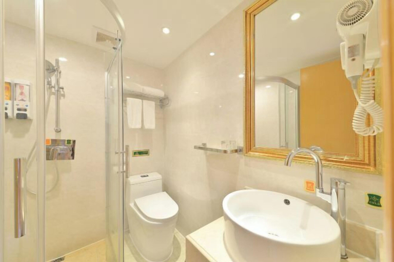 Bathroom 4, Vienna Hotel (Shenzhen Gushu Metro Station), Shenzhen