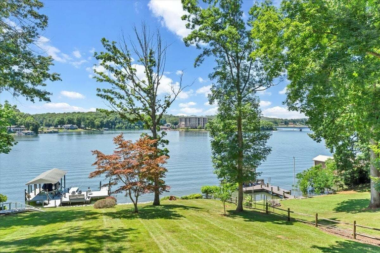 View from room, Lake Breeze - Private Dock and Hot tub, Bedford