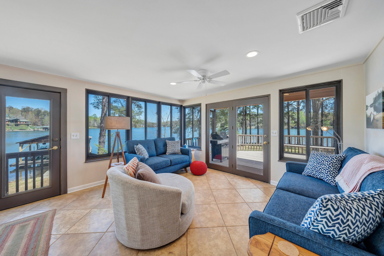 Living area 2, Lake Harmony - Lakefront Home w/ Private Dock, & Fire Pit, Bedford
