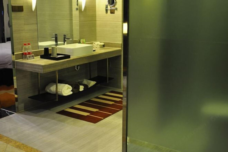 Bathroom 4, Jiyi Hotel (Yining Beijing Road Branch), Ili Kazakh