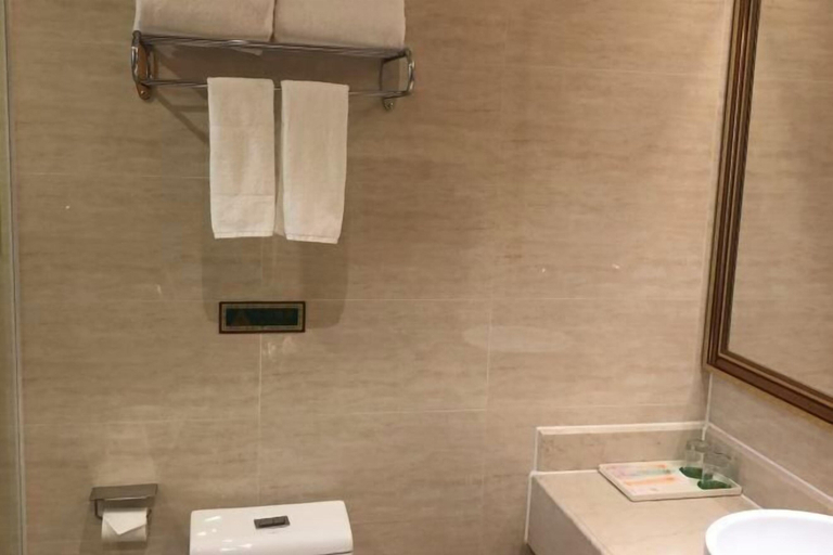 Bathroom 4, Vienna Hotel (Qingyuan Yingde Yicui Plaza), Qingyuan