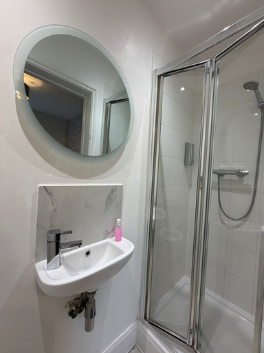 Bathroom 3, 30 Beckenham Studios, London