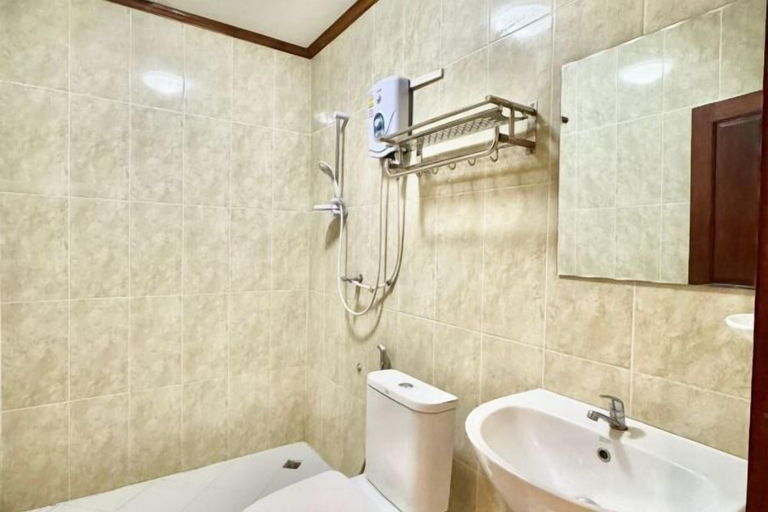 Bathroom 4, Heuangpaseuth Hotel, Luang Prabang