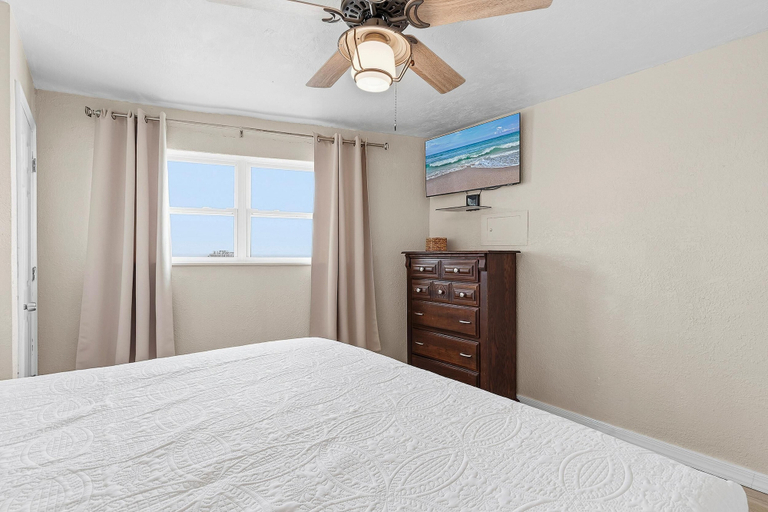 Room 2, Daytona Inn Beach Resort 409, Volusia