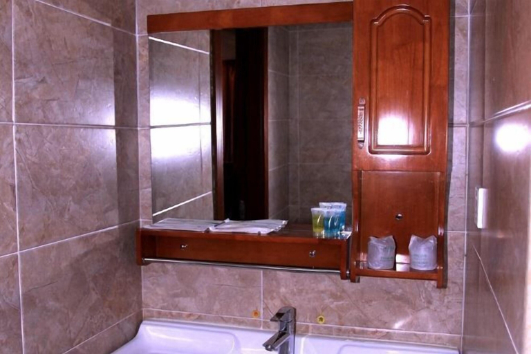 Bathroom 2, Yake Shiyuxin Business Hotel, Hulunbuir
