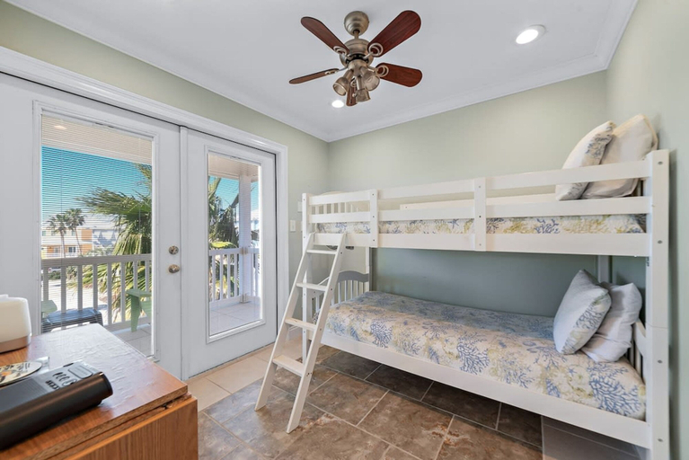 Room 2, Blue Lagoon Beach House, Baldwin