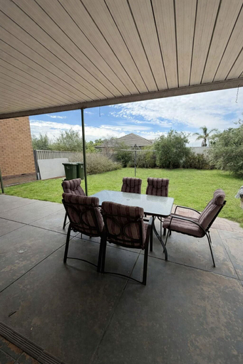 Outdoor dining, 2BR Seaside Retreat in Largs North, Adelaide