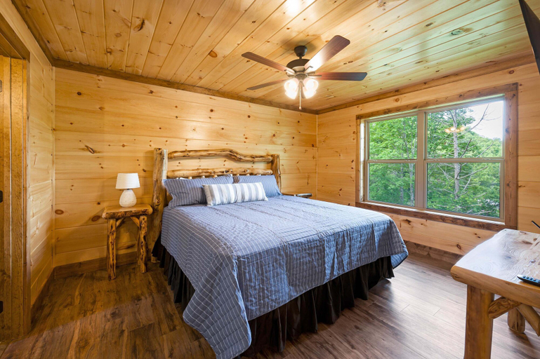 Room 4, Stunning 4 King Suites Hot Tub Views Gamerm, Sevier