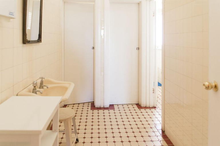 Bathroom, Culcairn Hotel, Greater Hume Shire - Pt B