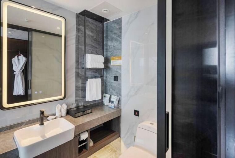 Bathroom 3, Light Grand Hotel, Chongqing