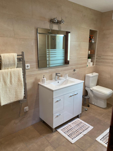 Bathroom 3, Entire Bungalow style villa in La Manga Club, Murcia