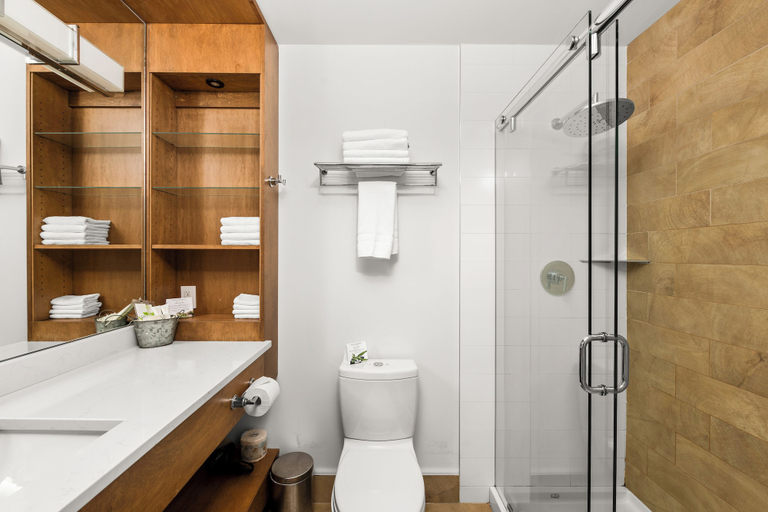 Bathroom 4, Sproat Lake Landing Resort, Alberni-Clayoquot