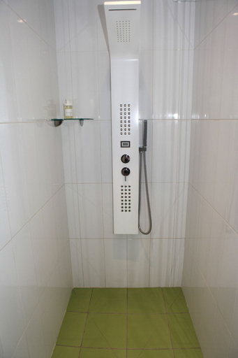 Bathroom 4, Chambres d'hôtes "Au clocher", Gironde