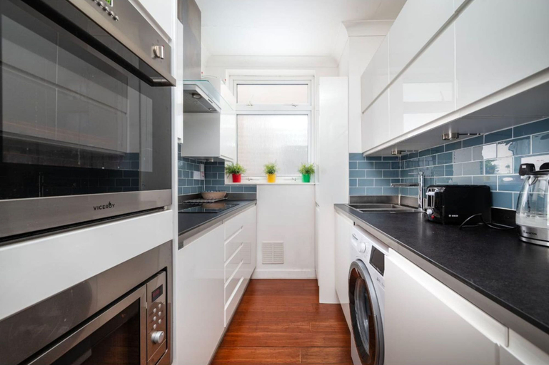 Room 5, Cosy One-bedroom Flat in Bromley, London