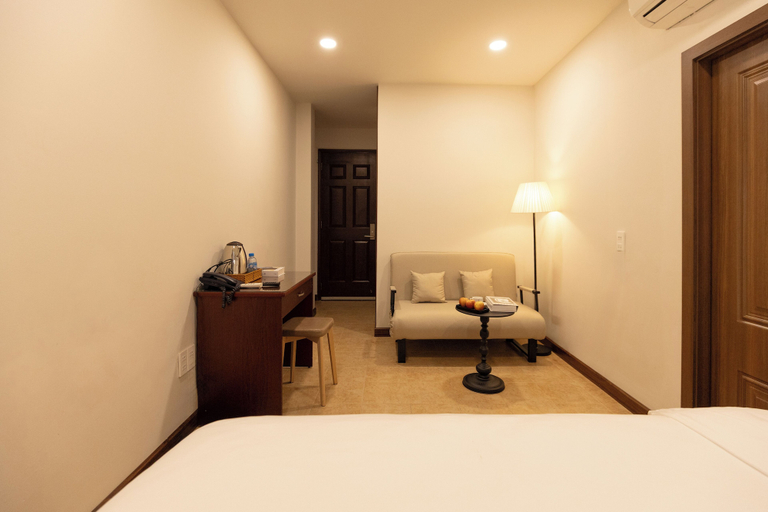 Room 5, Beige Hotel, District 1