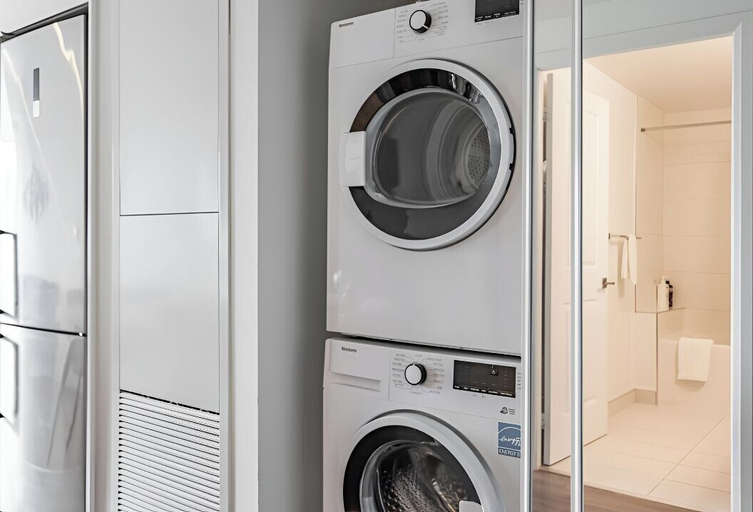 Laundry 4, Casa Suites - Downtown Toronto, Toronto