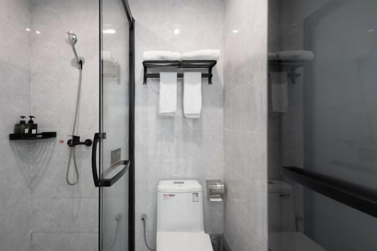 Bathroom 4, Qicheng Hotel (Shenzhen Guanlan Dahe Road), Shenzhen