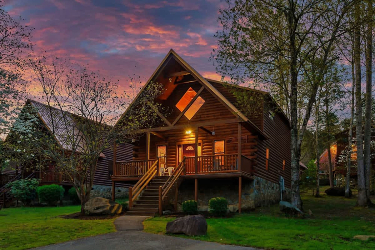 Room 2, Dotties Place Cabin by Beyond Expectations With Hot Tub, Sevier