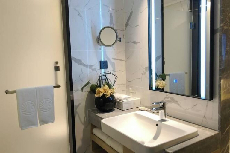 Bathroom 4, Lanzhou Legend Hotel (Lanzhou Railway Station & Lanzhou University Subway Station), Lanzhou