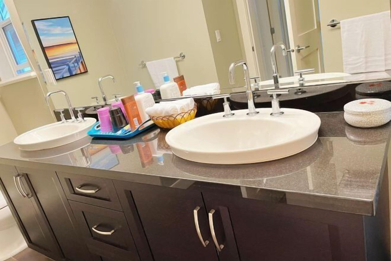 Bathroom 4, Derbyshire House, Greater Vancouver