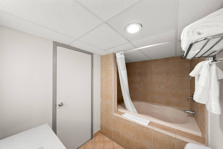 Bathroom 4, Suburban Studios, Kearney, Buffalo
