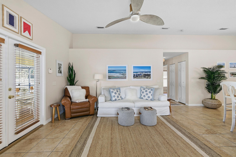 Living area 3, Sip of Sun, Volusia