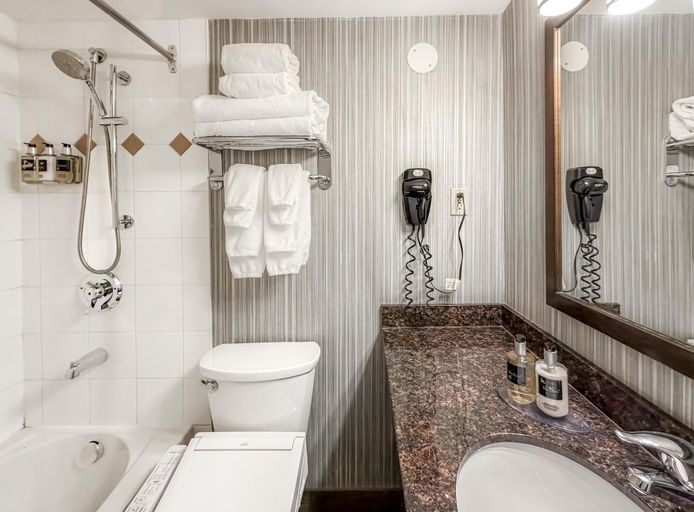 Bathroom 4, Coast Calgary Downtown Hotel and Suites by APA, Division No. 6