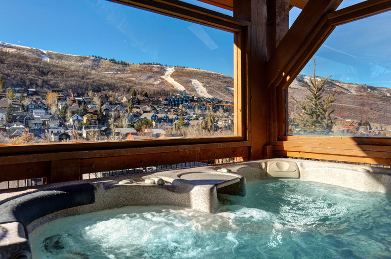 Outdoor spa tub 4, Park City Ski Resort - Town Pointe Condos, Summit