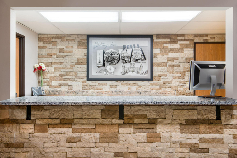 Public Area 2, Super 8 by Wyndham Pella, Marion