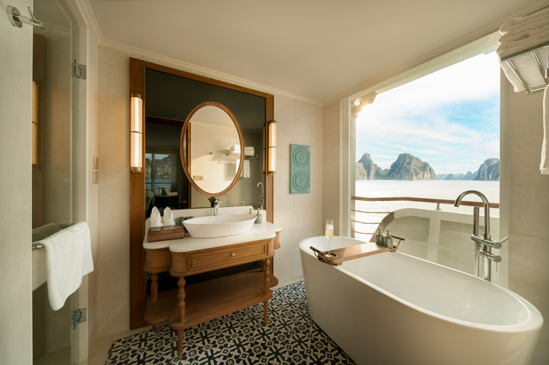 Bathroom 2, Bhaya Soul Cruise, Hạ Long