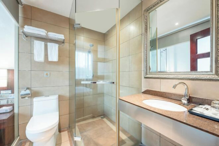 Bathroom 3, Yijia Baiyun Hotel, Liuzhou