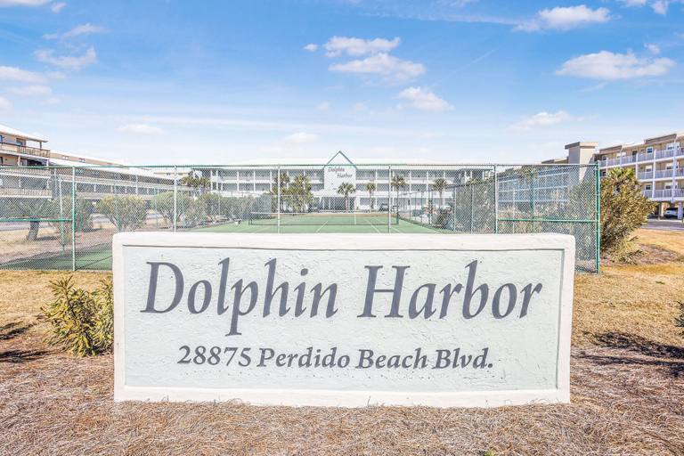 Room 4, Dolphin Harbor 1B Bay Beach Access Sleeps 10 Three Bedrooms 3 Baths, Escambia