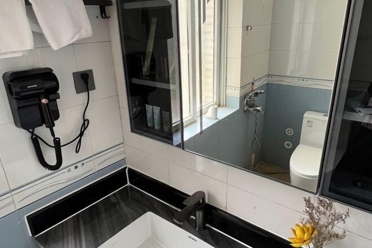 Bathroom 4, Xiachuan Changfu Hotel, Jiangmen