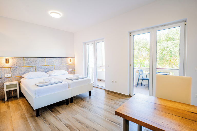 Room 4, Resort Trcol, Novalja
