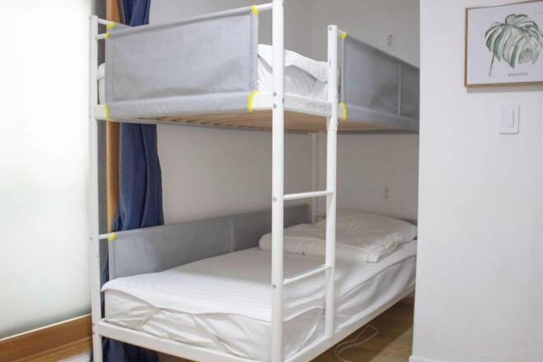 Bedroom 2, Ocean's Guesthouse - foreigners only, Mapo